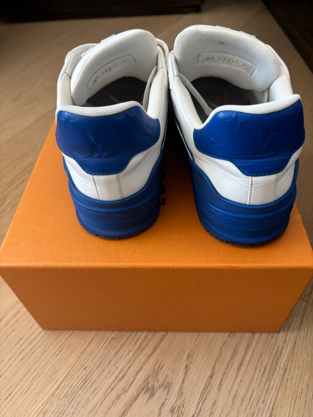 Louis Vuitton Trainer Low Signature - White Blue Size Size 7 Men's. - Picture 11 of 16